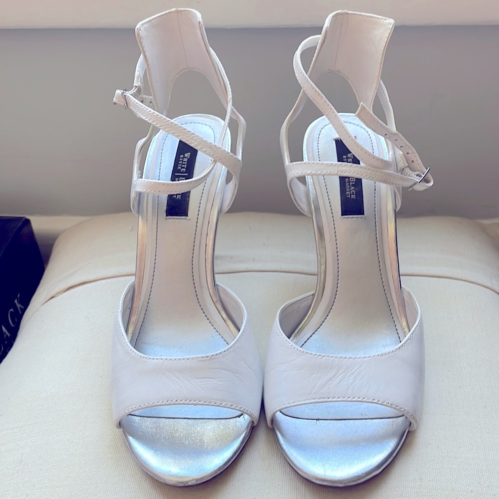 Strappy white / pearl heels 👠